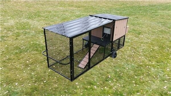 A portable chicken coop that can be carried on your own1